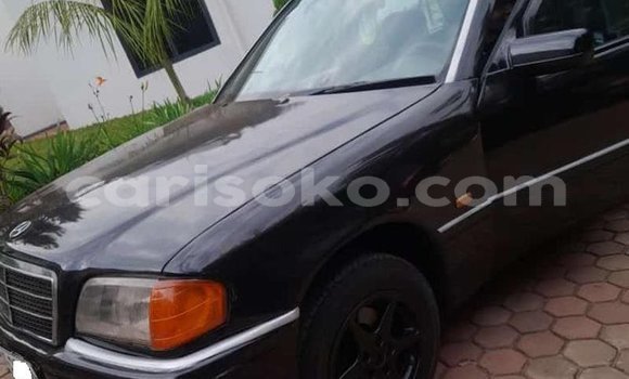 Acheter Occasion Voiture Mercedes-Benz C180 coupe Noir à Kigali, Rwanda Acheter Occasion Voiture Mercedes-Benz C180 coupe Noir à Kigali, Rwanda