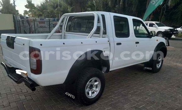 Acheter Occasion Voiture Nissan Hardbody Blanc à Kigali, Rwanda Acheter Occasion Voiture Nissan Hardbody Blanc à Kigali, Rwanda