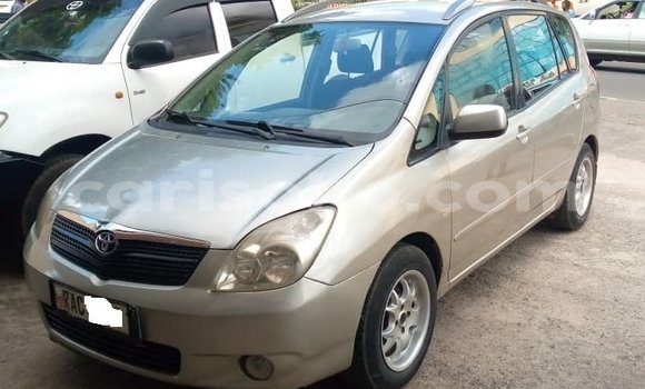 Acheter Occasion Voiture Toyota Corolla Verso Gris à Kigali, Rwanda Acheter Occasion Voiture Toyota Corolla Verso Gris à Kigali, Rwanda