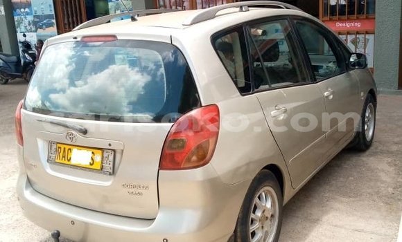 Acheter Occasion Voiture Toyota Corolla Verso Gris à Kigali, Rwanda Acheter Occasion Voiture Toyota Corolla Verso Gris à Kigali, Rwanda