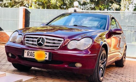 Acheter Occasion Voiture Mercedes-Benz C-Classe Rouge à Kigali, Rwanda Acheter Occasion Voiture Mercedes-Benz C-Classe Rouge à Kigali, Rwanda