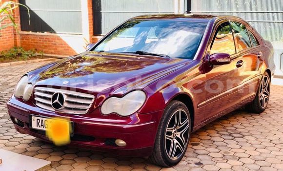 Acheter Occasion Voiture Mercedes-Benz C-Classe Rouge à Kigali, Rwanda Acheter Occasion Voiture Mercedes-Benz C-Classe Rouge à Kigali, Rwanda