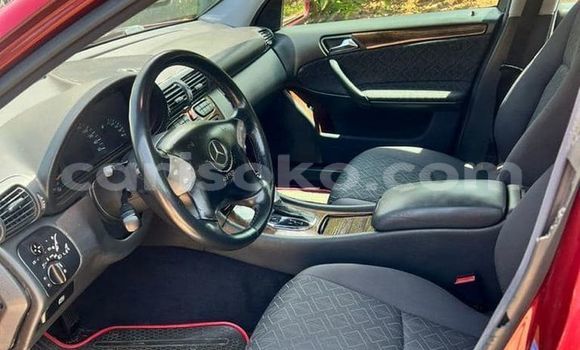 Acheter Occasion Voiture Mercedes-Benz C-Classe Rouge à Kigali, Rwanda Acheter Occasion Voiture Mercedes-Benz C-Classe Rouge à Kigali, Rwanda