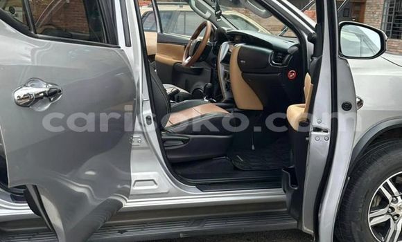 Acheter Occasion Voiture Toyota 4Runner Gris à Kigali, Rwanda Acheter Occasion Voiture Toyota 4Runner Gris à Kigali, Rwanda