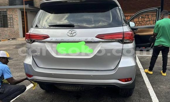 Acheter Occasion Voiture Toyota 4Runner Gris à Kigali, Rwanda Acheter Occasion Voiture Toyota 4Runner Gris à Kigali, Rwanda