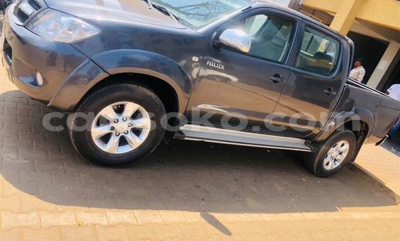 Acheter Occasion Voiture Toyota Hiluxe VIGO Gris à Kigali, Rwanda Acheter Occasion Voiture Toyota Hiluxe VIGO Gris à Kigali, Rwanda