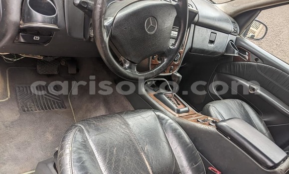 Sayi Na hannu Mercedes-Benz ML–Class Autre Mota in Kigali a Rwanda Sayi Na hannu Mercedes-Benz ML–Class Autre Mota in Kigali a Rwanda