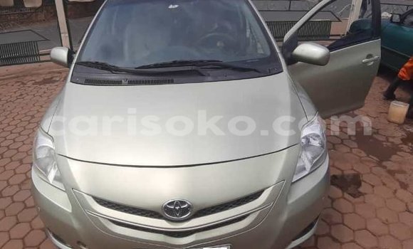 Acheter Occasion Voiture Toyota Yaris Beige à Kigali, Rwanda Acheter Occasion Voiture Toyota Yaris Beige à Kigali, Rwanda