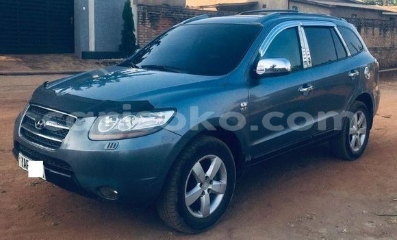 Acheter Occasion Voiture Hyundai Santa Fe Gris à Kigali, Rwanda Acheter Occasion Voiture Hyundai Santa Fe Gris à Kigali, Rwanda