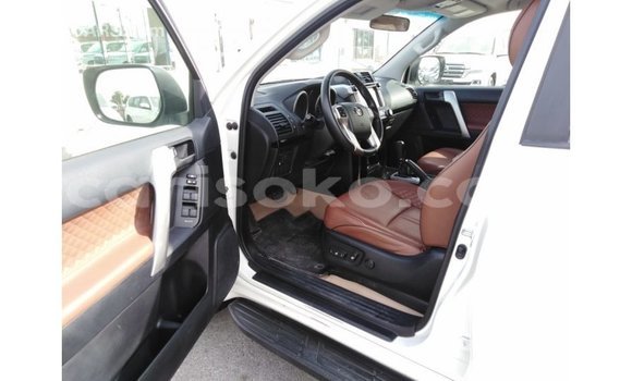 Acheter Import Voiture Toyota Prado Blanc à Import - Dubai, Rwanda Acheter Import Voiture Toyota Prado Blanc à Import - Dubai, Rwanda