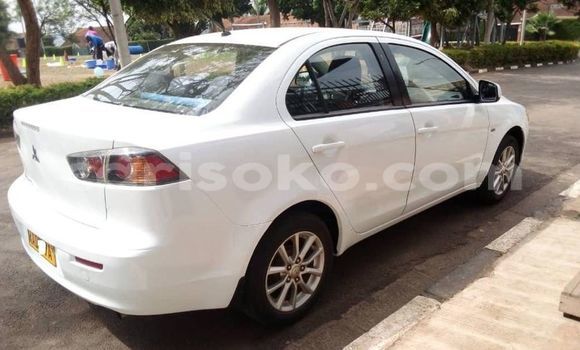 Acheter Occasion Voiture Mitsubishi Lancer Blanc à Kigali, Rwanda Acheter Occasion Voiture Mitsubishi Lancer Blanc à Kigali, Rwanda