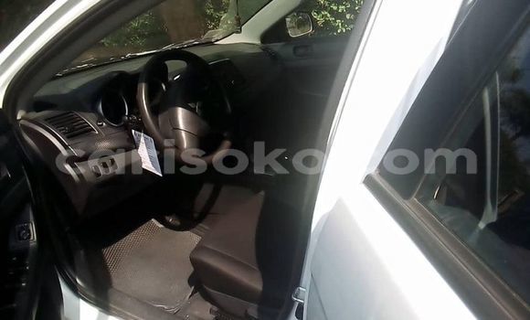 Acheter Occasion Voiture Mitsubishi Lancer Blanc à Kigali, Rwanda Acheter Occasion Voiture Mitsubishi Lancer Blanc à Kigali, Rwanda