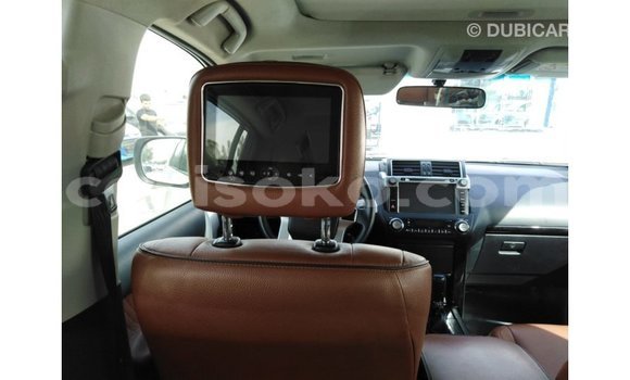 Acheter Import Voiture Toyota Prado Blanc à Import - Dubai, Rwanda Acheter Import Voiture Toyota Prado Blanc à Import - Dubai, Rwanda