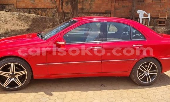 Acheter Occasion Voiture Mercedes-Benz KOMPRESSOR Rouge à Kigali, Rwanda Acheter Occasion Voiture Mercedes-Benz KOMPRESSOR Rouge à Kigali, Rwanda