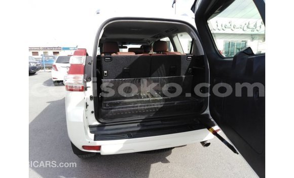 Acheter Import Voiture Toyota Prado Blanc à Import - Dubai, Rwanda Acheter Import Voiture Toyota Prado Blanc à Import - Dubai, Rwanda