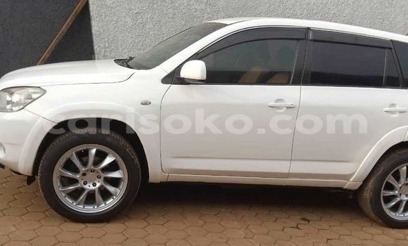 Acheter Occasion Voiture Toyota RAV4 Blanc à Kigali, Rwanda Acheter Occasion Voiture Toyota RAV4 Blanc à Kigali, Rwanda