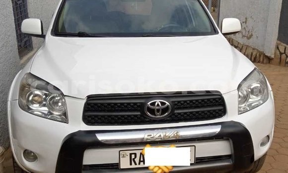 Acheter Occasion Voiture Toyota RAV4 Blanc à Kigali, Rwanda Acheter Occasion Voiture Toyota RAV4 Blanc à Kigali, Rwanda