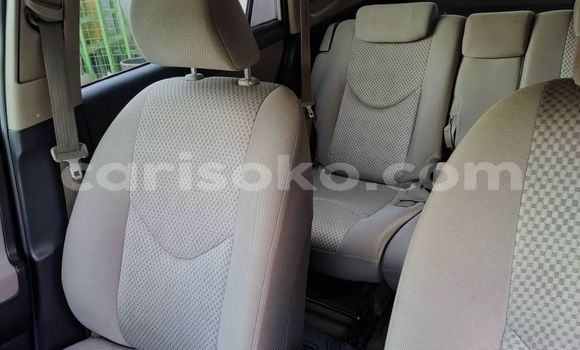 Acheter Occasion Voiture Toyota RAV4 Blanc à Kigali, Rwanda Acheter Occasion Voiture Toyota RAV4 Blanc à Kigali, Rwanda