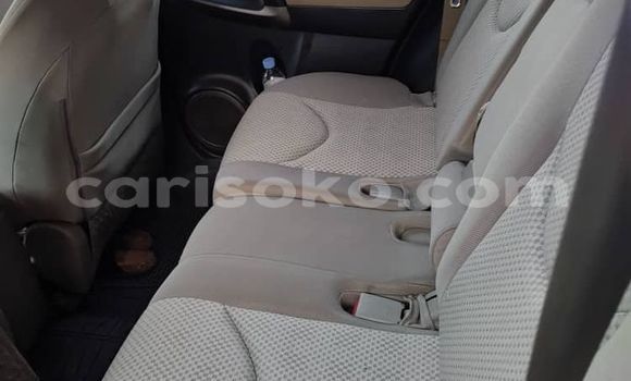 Acheter Occasion Voiture Toyota RAV4 Blanc à Kigali, Rwanda Acheter Occasion Voiture Toyota RAV4 Blanc à Kigali, Rwanda