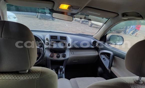 Acheter Occasion Voiture Toyota RAV4 Blanc à Kigali, Rwanda Acheter Occasion Voiture Toyota RAV4 Blanc à Kigali, Rwanda