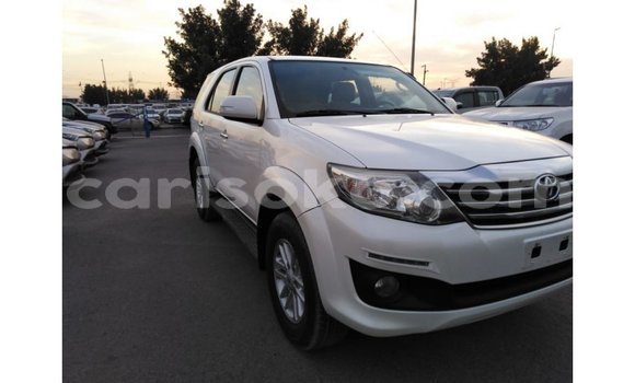 Acheter Import Voiture Toyota Fortuner Blanc à Import - Dubai, Rwanda Acheter Import Voiture Toyota Fortuner Blanc à Import - Dubai, Rwanda