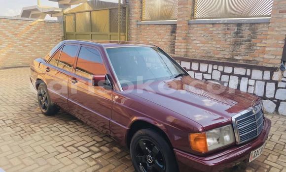 Acheter Occasion Voiture Mercedes-Benz E–Class Rouge à Kigali, Rwanda