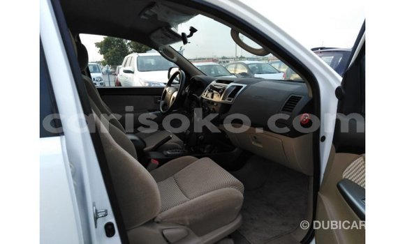 Acheter Import Voiture Toyota Fortuner Blanc à Import - Dubai, Rwanda Acheter Import Voiture Toyota Fortuner Blanc à Import - Dubai, Rwanda