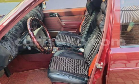 Acheter Occasion Voiture Mercedes-Benz E–Class Rouge à Kigali, Rwanda Acheter Occasion Voiture Mercedes-Benz E–Class Rouge à Kigali, Rwanda