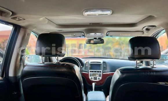 Buy Used Hyundai Santa Fe Beige Car in Kigali in Rwanda Buy Used Hyundai Santa Fe Beige Car in Kigali in Rwanda