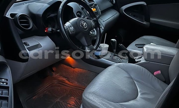 Acheter Occasion Voiture Toyota RAV4 Noir à Kigali, Rwanda Acheter Occasion Voiture Toyota RAV4 Noir à Kigali, Rwanda