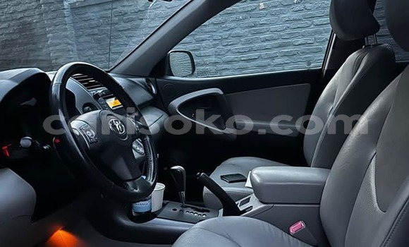 Acheter Occasion Voiture Toyota RAV4 Noir à Kigali, Rwanda Acheter Occasion Voiture Toyota RAV4 Noir à Kigali, Rwanda