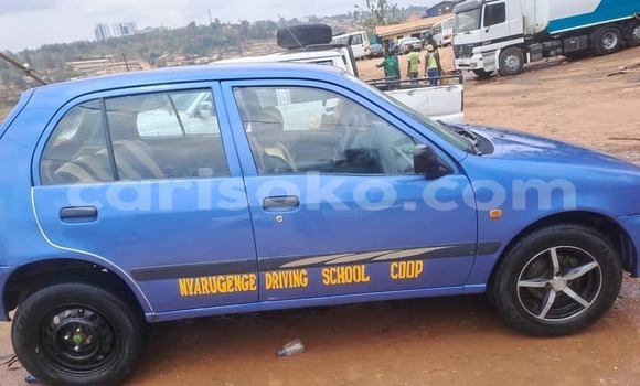 Acheter Occasion Voiture Toyota Starlet Bleu à Kigali, Rwanda Acheter Occasion Voiture Toyota Starlet Bleu à Kigali, Rwanda