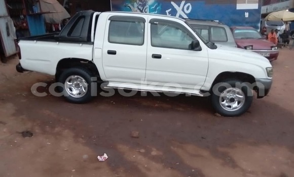 اشتري مستعمل Toyota Hilux Blanc سيارة في Kigali في Rwanda اشتري مستعمل Toyota Hilux Blanc سيارة في Kigali في Rwanda