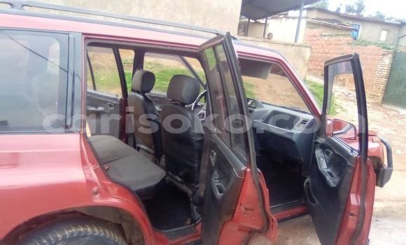Acheter Occasion Voiture Suzuki Escudo Rouge à Kigali, Rwanda Acheter Occasion Voiture Suzuki Escudo Rouge à Kigali, Rwanda