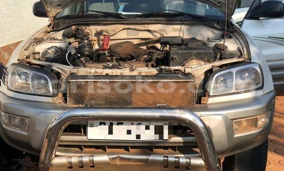 Acheter Occasion Voiture Toyota RAV4 Blanc à Kigali, Rwanda Acheter Occasion Voiture Toyota RAV4 Blanc à Kigali, Rwanda