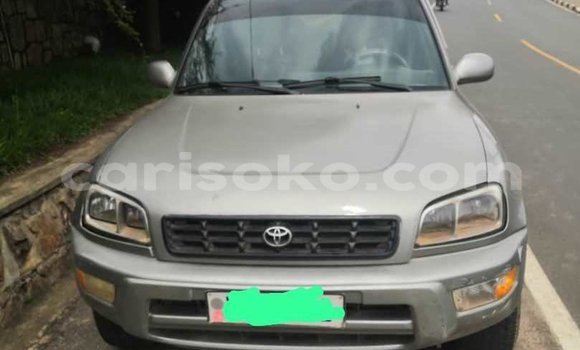 Acheter Occasion Voiture Toyota RAV4 Beige à Kigali, Rwanda Acheter Occasion Voiture Toyota RAV4 Beige à Kigali, Rwanda