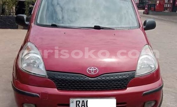Acheter Occasion Voiture Toyota Yaris Verso Rouge à Kigali, Rwanda Acheter Occasion Voiture Toyota Yaris Verso Rouge à Kigali, Rwanda