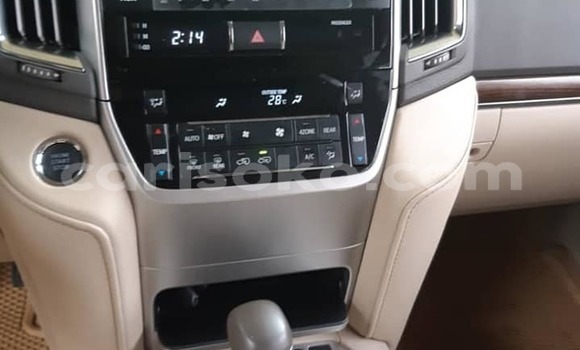 اشتري مستعمل Toyota Land Cruiser Blanc سيارة في Kigali في Rwanda اشتري مستعمل Toyota Land Cruiser Blanc سيارة في Kigali في Rwanda