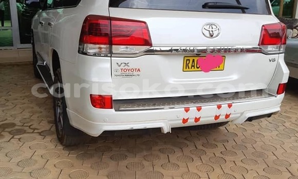 اشتري مستعمل Toyota Land Cruiser Blanc سيارة في Kigali في Rwanda اشتري مستعمل Toyota Land Cruiser Blanc سيارة في Kigali في Rwanda
