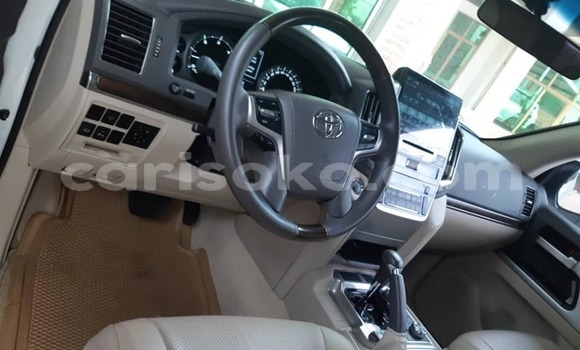 اشتري مستعمل Toyota Land Cruiser Blanc سيارة في Kigali في Rwanda اشتري مستعمل Toyota Land Cruiser Blanc سيارة في Kigali في Rwanda