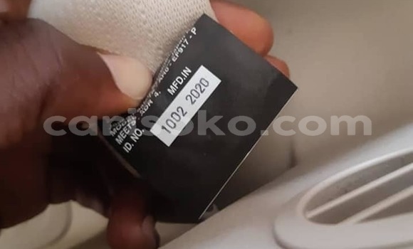 اشتري مستعمل Toyota Land Cruiser Blanc سيارة في Kigali في Rwanda اشتري مستعمل Toyota Land Cruiser Blanc سيارة في Kigali في Rwanda