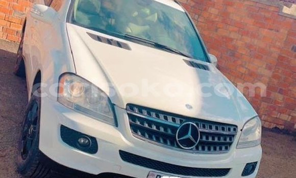 اشتري مستعمل Mercedes-Benz ML–Class Blanc سيارة في Kigali في Rwanda اشتري مستعمل Mercedes-Benz ML–Class Blanc سيارة في Kigali في Rwanda