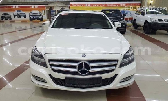 اشتري Imported Mercedes-Benz 190 (W201) Blanc سيارة في Import - Dubai في Rwanda اشتري Imported Mercedes-Benz 190 (W201) Blanc سيارة في Import - Dubai في Rwanda