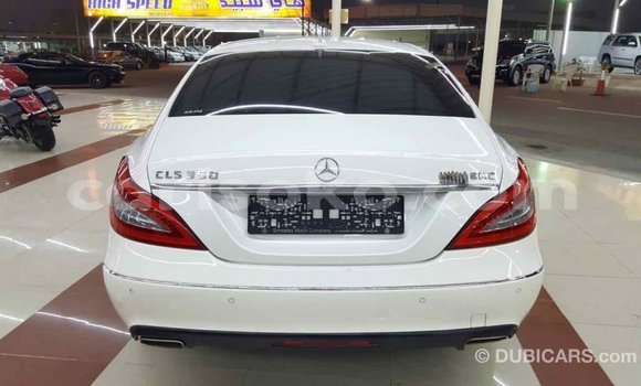 اشتري Imported Mercedes-Benz 190 (W201) Blanc سيارة في Import - Dubai في Rwanda اشتري Imported Mercedes-Benz 190 (W201) Blanc سيارة في Import - Dubai في Rwanda