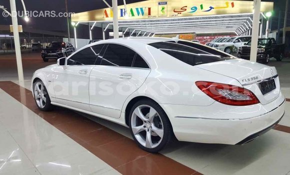 اشتري Imported Mercedes-Benz 190 (W201) Blanc سيارة في Import - Dubai في Rwanda اشتري Imported Mercedes-Benz 190 (W201) Blanc سيارة في Import - Dubai في Rwanda
