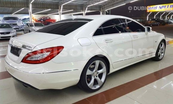 اشتري Imported Mercedes-Benz 190 (W201) Blanc سيارة في Import - Dubai في Rwanda اشتري Imported Mercedes-Benz 190 (W201) Blanc سيارة في Import - Dubai في Rwanda