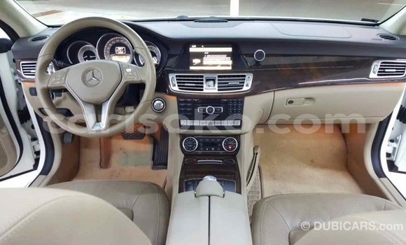 اشتري Imported Mercedes-Benz 190 (W201) Blanc سيارة في Import - Dubai في Rwanda اشتري Imported Mercedes-Benz 190 (W201) Blanc سيارة في Import - Dubai في Rwanda