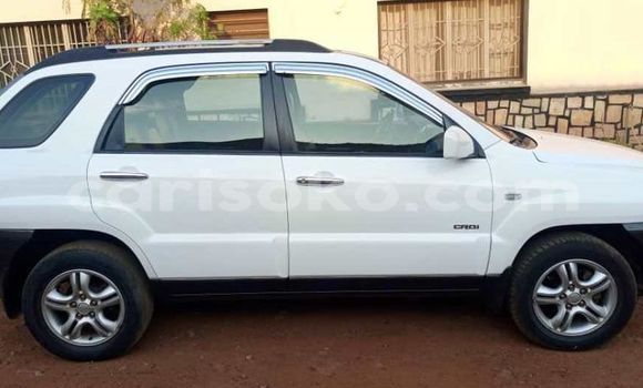 Acheter Occasion Voiture Kia Sorento Blanc à Kigali, Rwanda Acheter Occasion Voiture Kia Sorento Blanc à Kigali, Rwanda