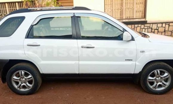 Acheter Occasion Voiture Kia Sorento Blanc à Kigali, Rwanda Acheter Occasion Voiture Kia Sorento Blanc à Kigali, Rwanda