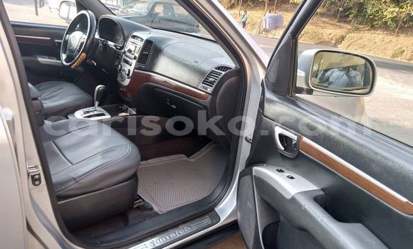 Acheter Occasion Voiture Hyundai Santa Fe Gris à Kigali, Rwanda Acheter Occasion Voiture Hyundai Santa Fe Gris à Kigali, Rwanda